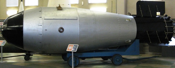 Корпус от нереализованного &amp;quot;проекта 202&amp;quot;. Длина 8 м, диаметр 2 м. Вес 50 Мт бомбы 26,5 тонн.